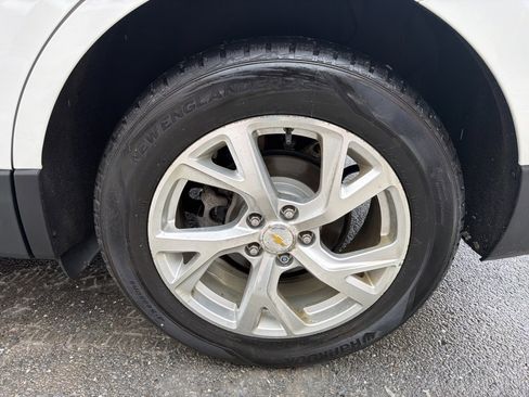 Used 2018 Chevrolet Equinox LT w/ Sun & Infotainment Package image 11