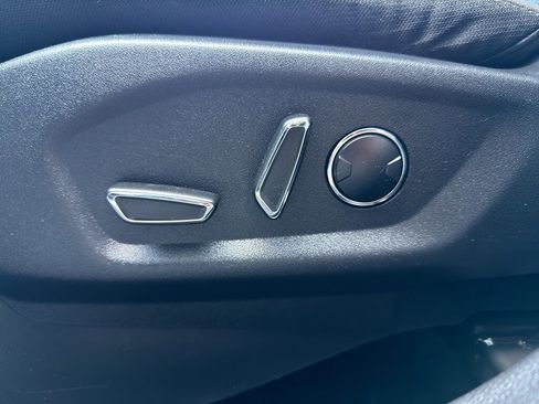 Used 2017 Ford Explorer XLT image 18