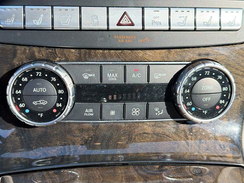 Used 2013 Mercedes-Benz SL 550 image 30