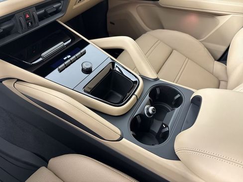 New 2026 Porsche Cayenne Coupe AWD/4WD image 32