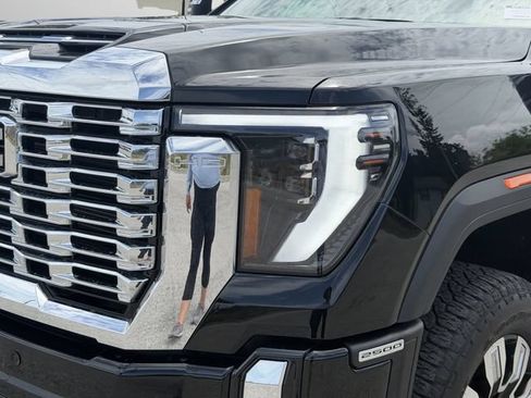 Used 2025 GMC Sierra 2500 Denali w/ Denali Reserve Package AWD/4WD image 36