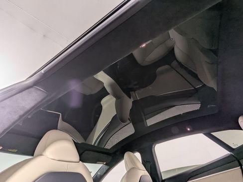 Used 2022 Tesla Model S Plaid image 11