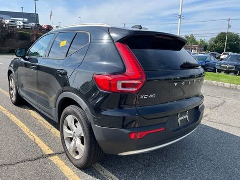 Used 2019 Volvo XC40 T4 Momentum FWD image 6