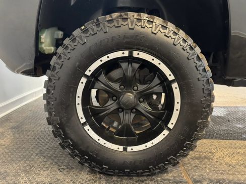 Used 2013 Chevrolet Avalanche LT w/ Suspension Package, Off-Road AWD/4WD image 30