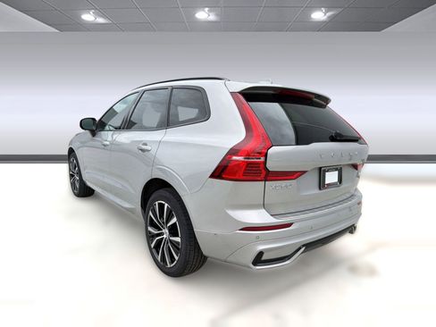 Used 2023 Volvo XC60 B5 Plus w/ Climate Package AWD/4WD image 3