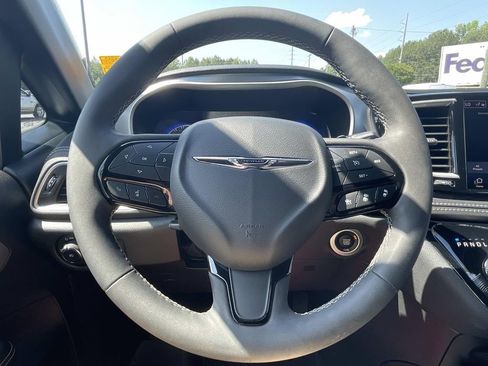 Used 2023 Chrysler Pacifica Touring-L w/ S Appearance Package FWD image 26