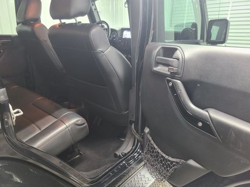 Used 2012 Jeep Wrangler Unlimited Sahara AWD/4WD image 33