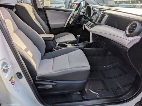 Used 2014 Toyota RAV4 LE image 19
