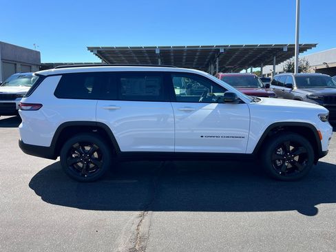 New 2025 Jeep Grand Cherokee L Altitude image 5