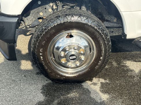 Used 2020 Ford F350 XL w/ Power Equipment Group image 12