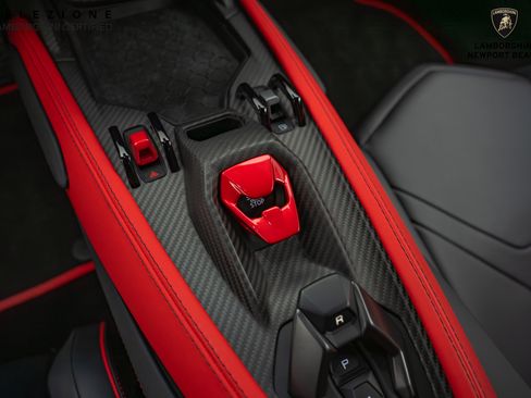 Used 2024 Lamborghini Revuelto image 35