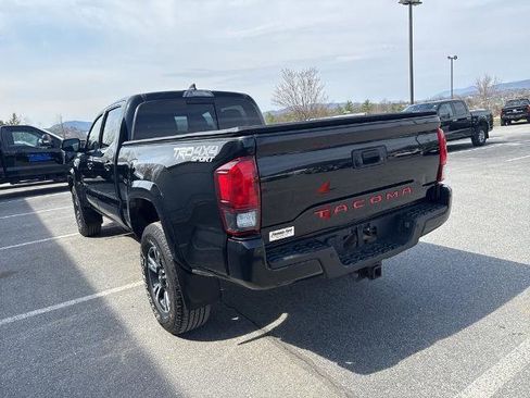 Used 2019 Toyota Tacoma TRD Sport w/ Technology Package image 5