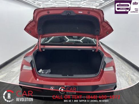 Used 2024 Hyundai Elantra Limited image 6