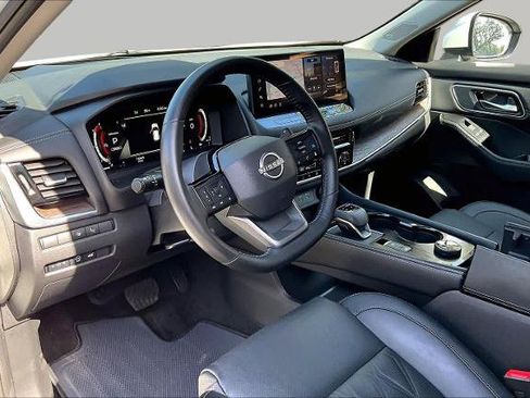 Certified 2025 Nissan Rogue Platinum w/ Platinum Premium Package AWD/4WD image 18