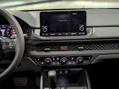 Certified 2025 Honda Accord SE image 16