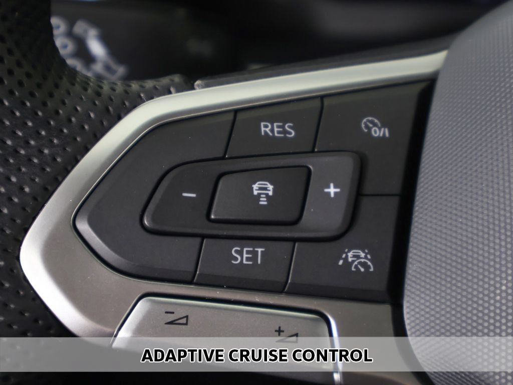 Used 2023 Volkswagen Atlas Cross Sport SEL R-Line AWD/4WD image 5