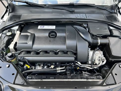 Used 2014 Volvo XC70 T6 image 12