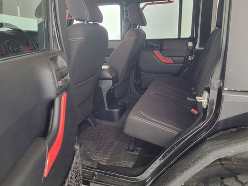 Used 2018 Jeep Wrangler Unlimited Rubicon w/ Connectivity Group image 29