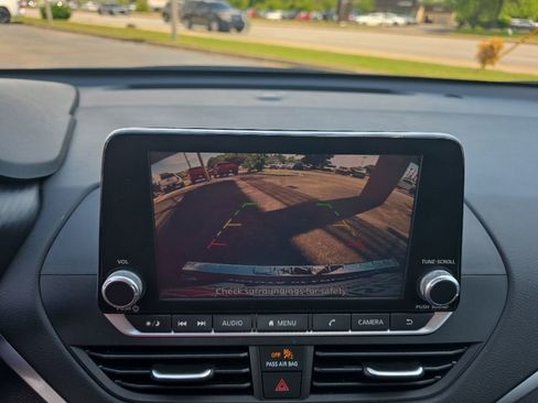 Used 2022 Nissan Altima 2.5 SV FWD image 9