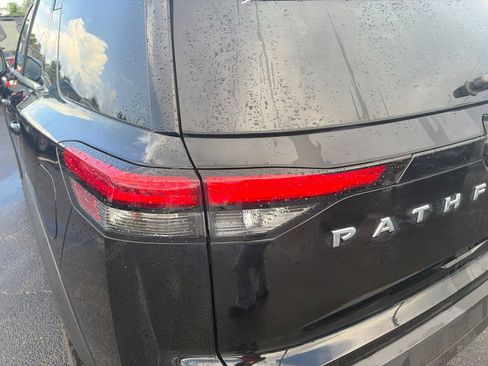Used 2025 Nissan Pathfinder SV FWD image 16