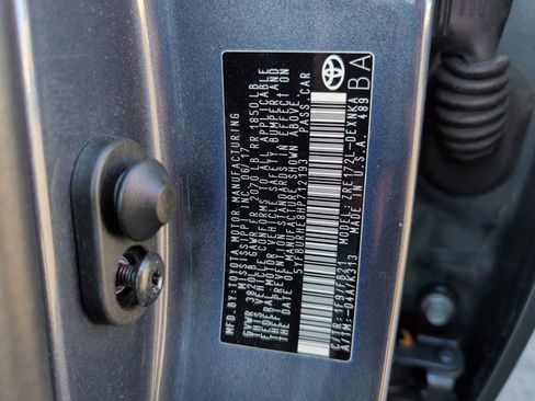 Used 2017 Toyota Corolla LE image 25