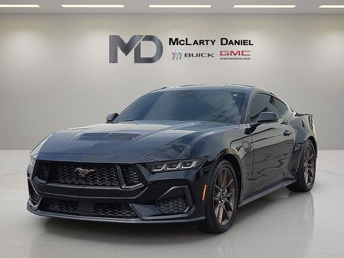 Used 2025 Ford Mustang GT Premium RWD image 3