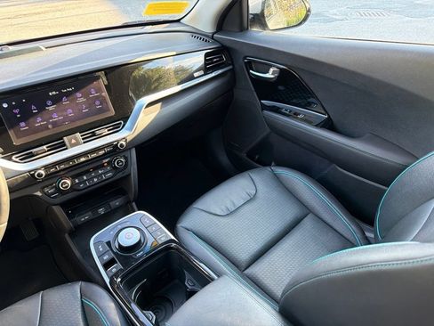 Certified 2022 Kia Niro EX Premium w/ Cold Weather Package FWD image 26