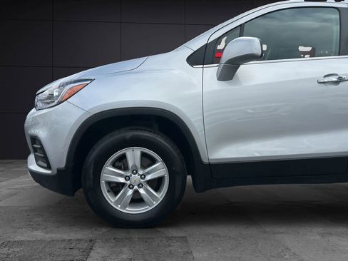 Used 2020 Chevrolet Trax LT w/ LT Convenience Package image 25