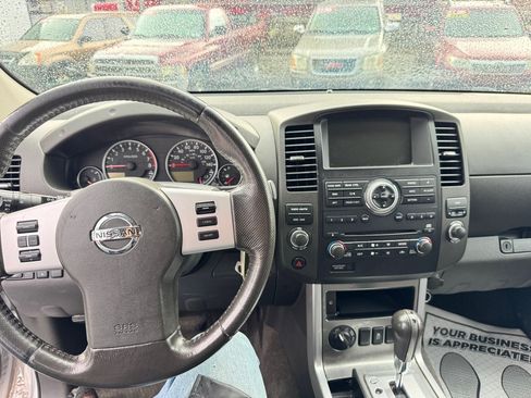 Used 2012 Nissan Pathfinder SV AWD/4WD image 13