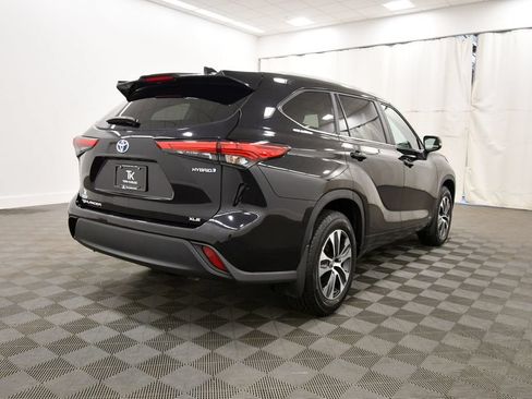 Used 2023 Toyota Highlander XLE AWD/4WD image 8