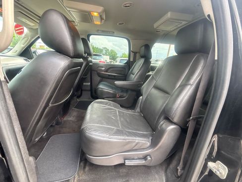 Used 2011 Cadillac Escalade ESV Luxury AWD/4WD image 15