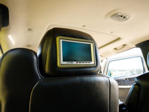 Used 2005 HUMMER H2 SUT w/ Preferred Equipment Group image 13