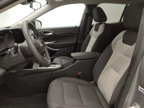 Used 2025 Chevrolet Trax LS FWD image 17