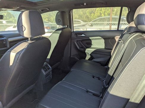 Used 2023 Volkswagen Tiguan SE R-Line image 8