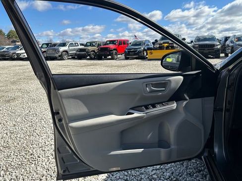 Used 2015 Toyota Camry SE image 20