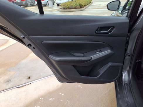 Used 2025 Nissan Altima 2.5 SV FWD image 15
