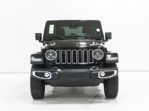 Used 2025 Jeep Wrangler Unlimited Sahara AWD/4WD image 4