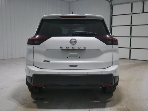 Used 2025 Nissan Rogue S image 6