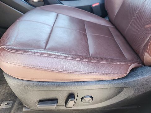 Used 2023 Kia Telluride EX w/ EX Captain's Chair Package AWD/4WD image 24