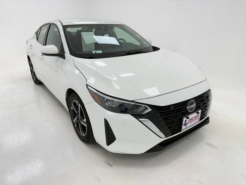 Used 2024 Nissan Sentra SV FWD image 2