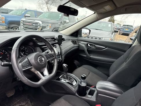 Used 2017 Nissan Rogue SV w/ Midnight Edition Package image 9