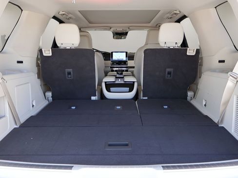 Used 2021 Lincoln Navigator Reserve w/ Luxury Package image 21