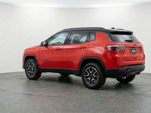 Used 2025 Jeep Compass Trailhawk AWD/4WD image 6