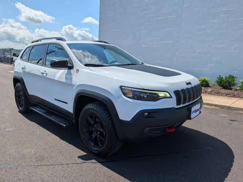 Used 2023 Jeep Cherokee Trailhawk w/ Sun & Sound Group AWD/4WD image 7