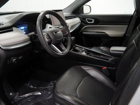 Used 2023 Jeep Compass Limited image 27