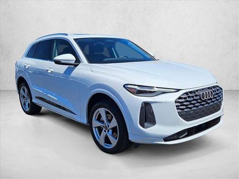 Certified 2025 Audi Q5 Premium w/ Premium Plus AWD/4WD image 3