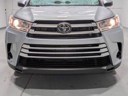 Used 2019 Toyota Highlander LE image 2