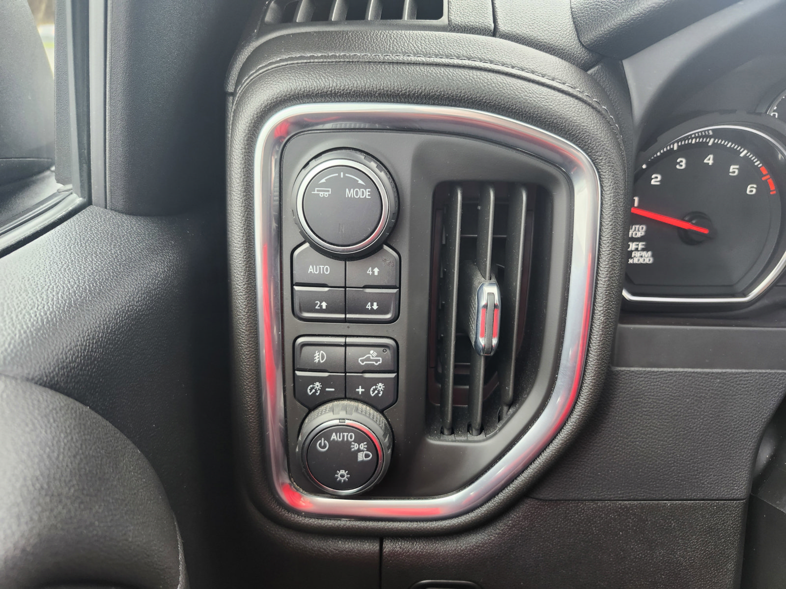 Used 2022 Chevrolet Silverado 1500 RST AWD/4WD image 17