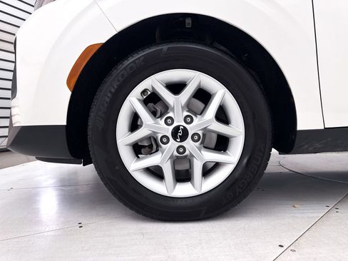 Used 2022 Kia Soul LX w/ Technology Package FWD image 11