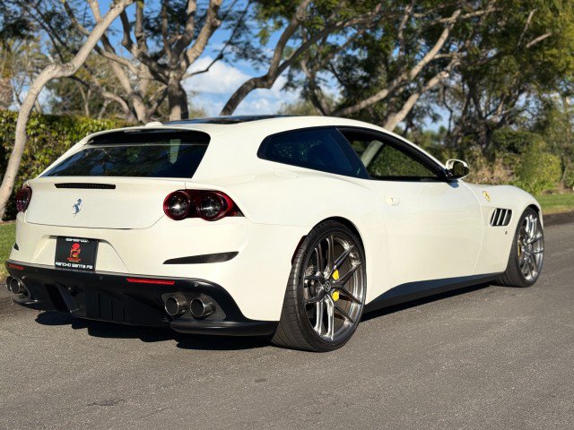 Used 2017 Ferrari GTC4Lusso AWD/4WD image 6